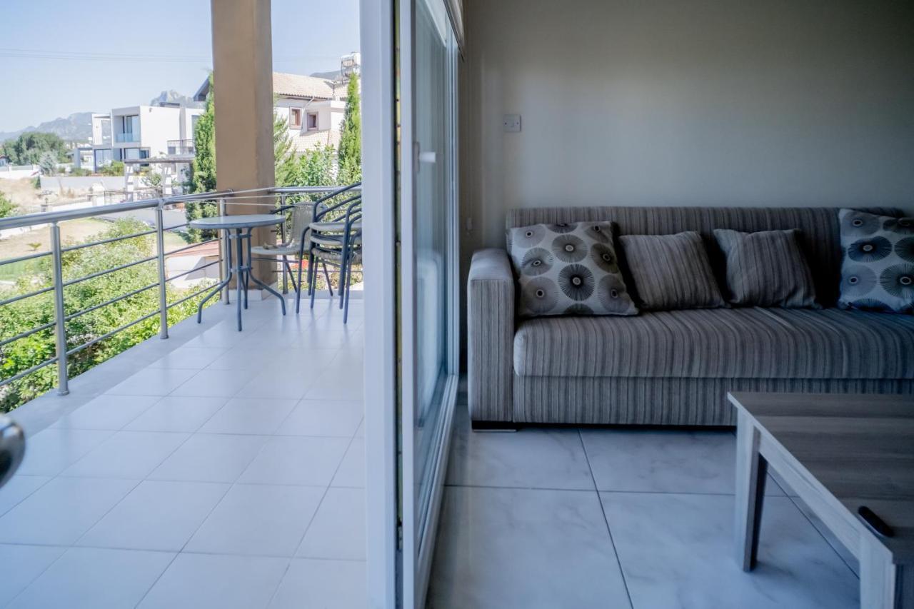 Spacious Two-Bedroom Apartment In Amazing Residence Escape Homes ไคริเนีย ภายนอก รูปภาพ