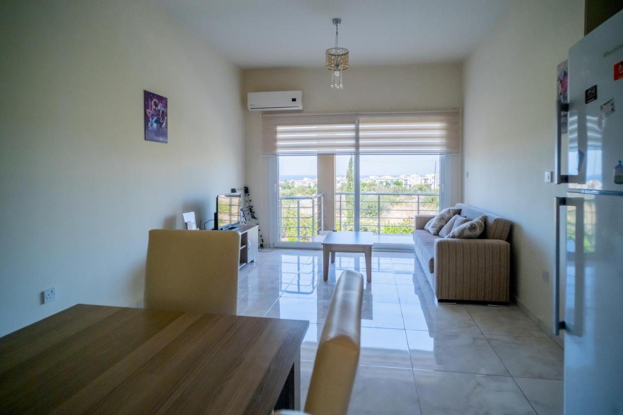 Spacious Two-Bedroom Apartment In Amazing Residence Escape Homes ไคริเนีย ภายนอก รูปภาพ