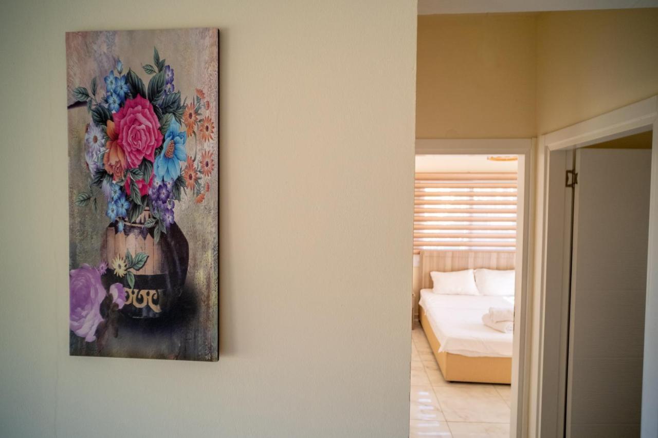 Spacious Two-Bedroom Apartment In Amazing Residence Escape Homes ไคริเนีย ภายนอก รูปภาพ