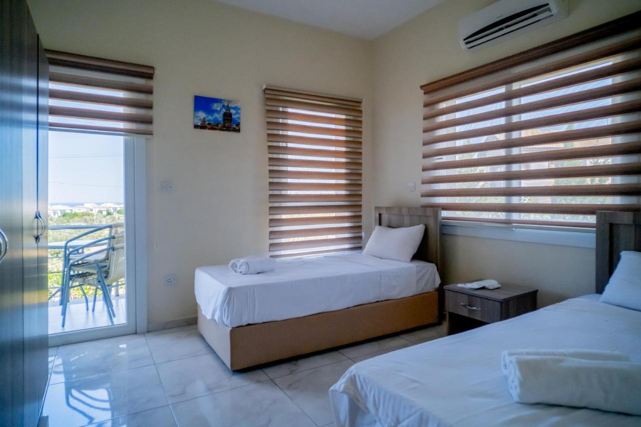 Spacious Two-Bedroom Apartment In Amazing Residence Escape Homes ไคริเนีย ภายนอก รูปภาพ